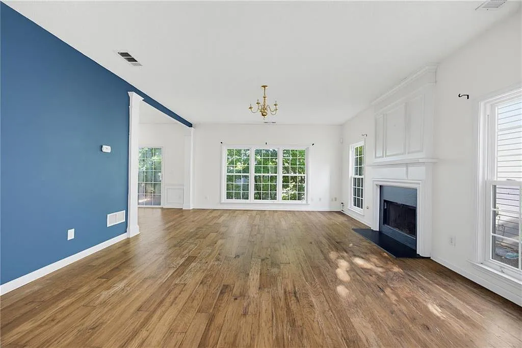 3 bed, 2.5 bath, 2004 sqft, $2,950 — Photo 4