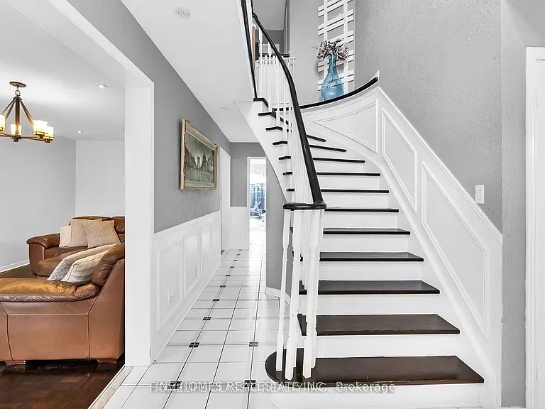 72 Gayla St — Photo 3