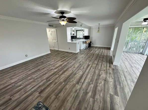 1549 Sandpiper St #16, Naples, FL 34112