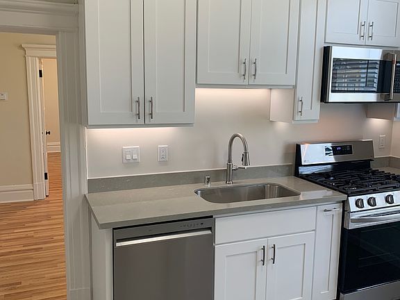2nd image of 405 Cole St #405C