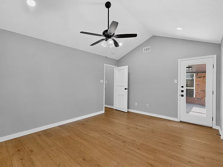215 Aspenway Dr — Photo 25