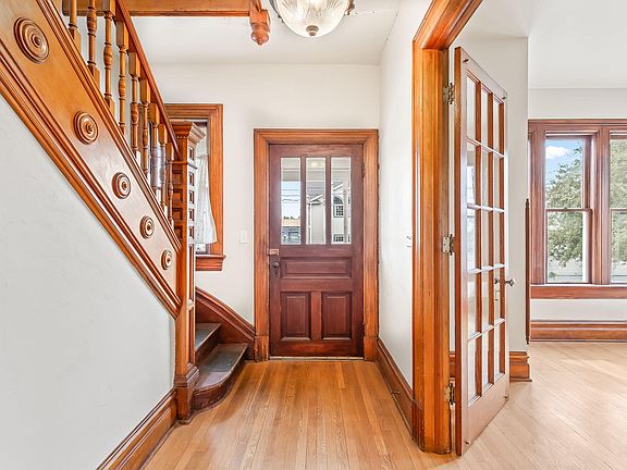 4th image of 305 NE 7th St