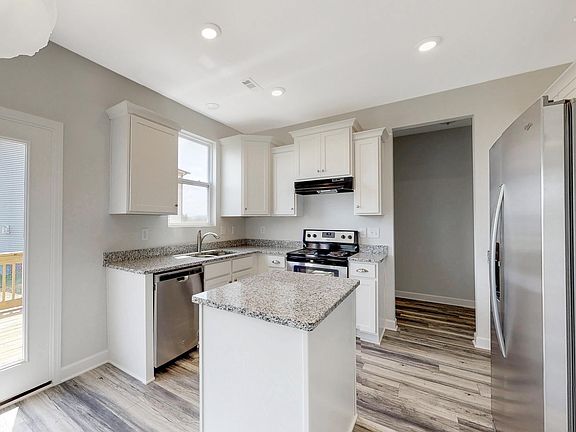 2nd image of 114 Mount Royal Court Lex 76-lot 76