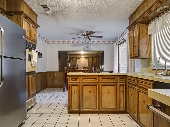 4th image of 8405 Hartford Dr