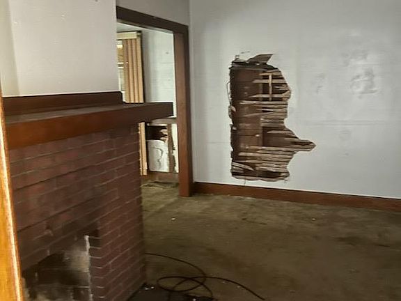 5th image of 4246 Maxwell St