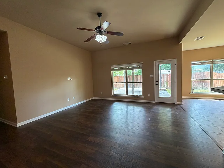 17091 Jamestowne Dr — Photo 4