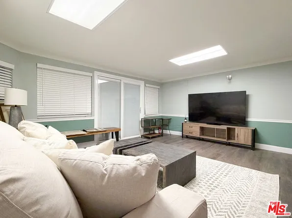 942 S Bronson Ave, Los Angeles, CA 90019