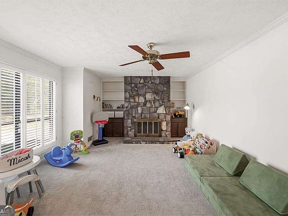 4th image of 1700 Woodcliff Ct NE