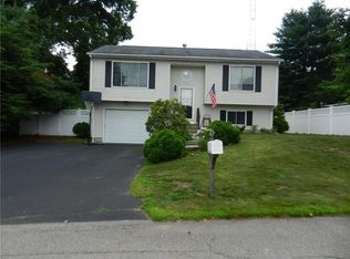 7 Groton St, Johnston, RI 02919
