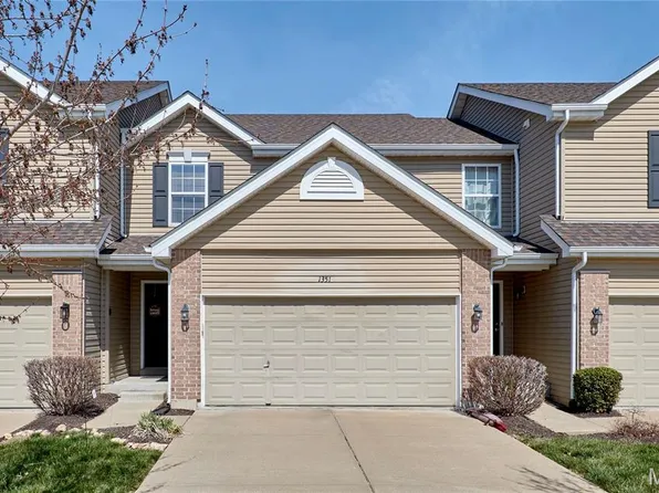 1351 New Charter Ln, O'Fallon, MO 63366