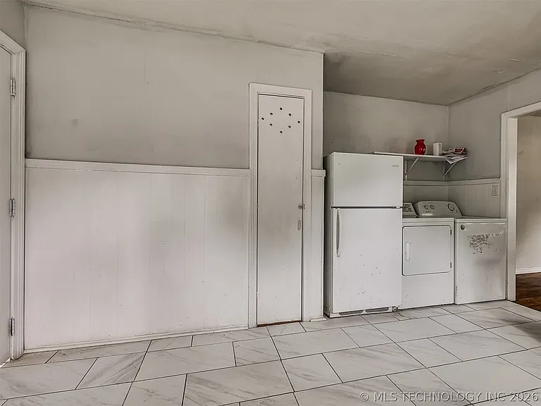 1913 N Florence Pl — Photo 13