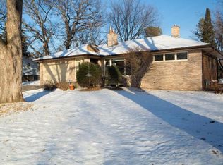 25 Hanley Rd, Golden Valley, MN 55426