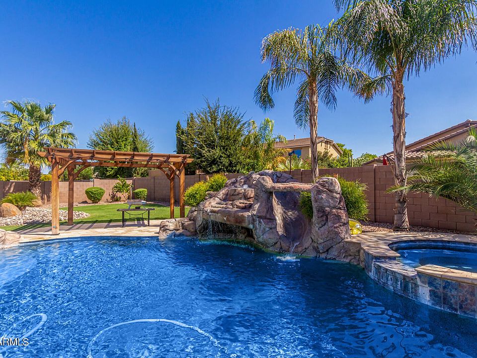 1st image of 673 W San Carlos Way