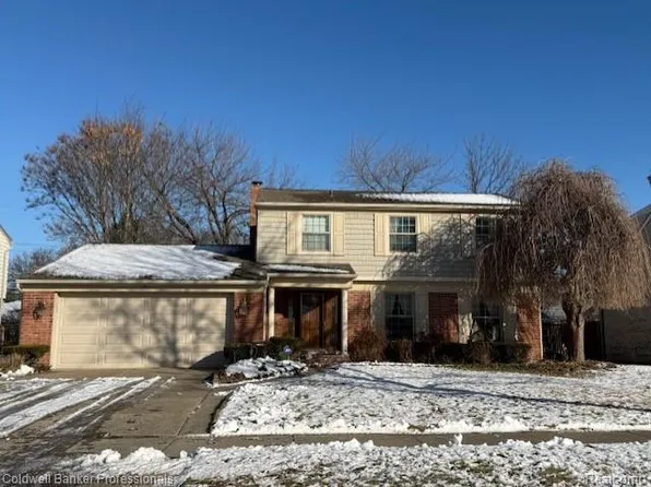 700 Woods Ln, Grosse Pointe Woods, MI 48236