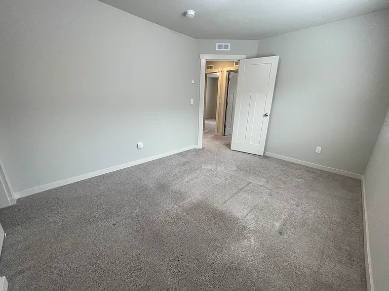 8775 SW Mohegan Ln — Photo 29