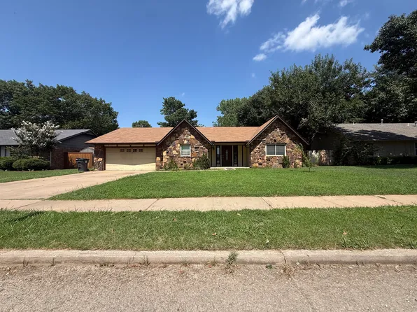 205 Fox Run Cir, Jenks, OK 74037
