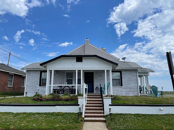 Charming beach bungalow for Winter Rental.