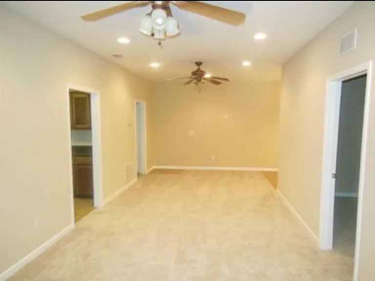 610 Putnam Dr — Photo 12