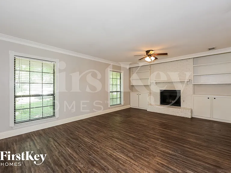 213 Ripplewood Dr — Photo 3