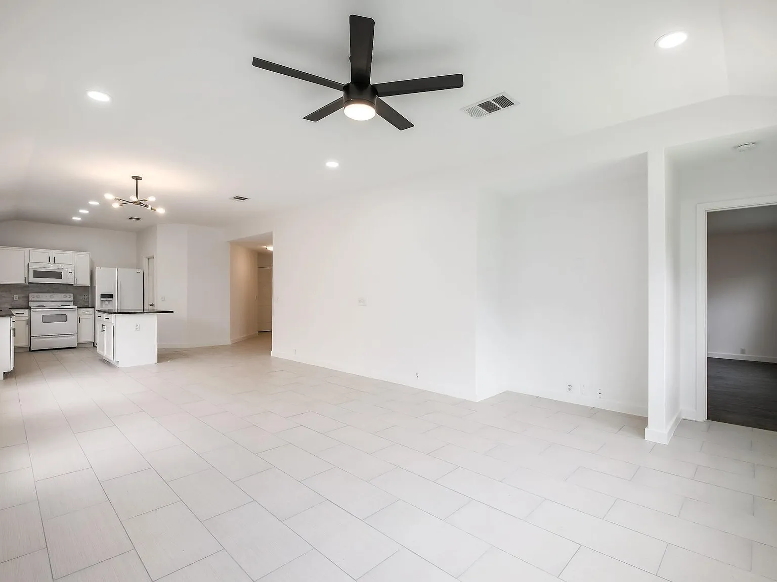 3 bed, 2.0 bath, 1531 sqft, $1,895 — Photo 3