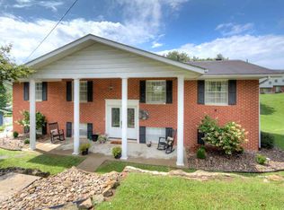 100 Forest Hts, Huntington, WV 25705