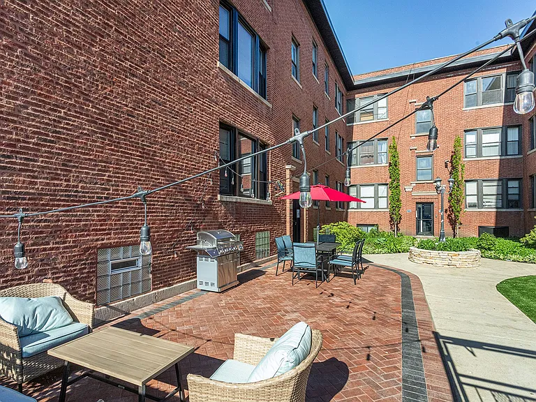 7417 N Clark St — Photo 6