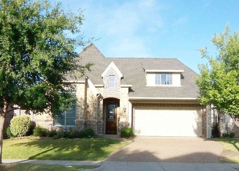 1st image of 216 Versailles Ln