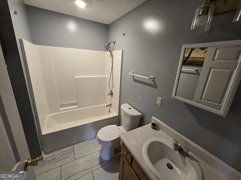 629 Hanson St — Photo 14