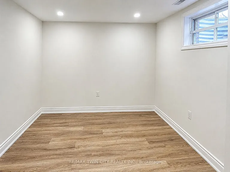 423 Tealby Cres #BASEMENT — Photo 8
