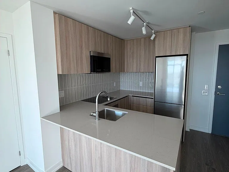 2485 Eglinton Ave W #1323 — Photo 10
