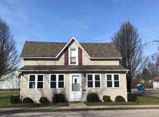 302 S Adams St, Oblong, IL 62449