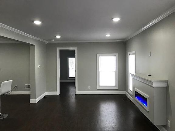 3rd image of 61 1/2 Downer St Floor 2