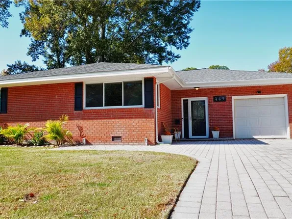 469 Greencastle Ln, Virginia Beach, VA 23452