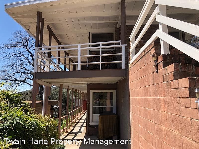 1st image of 24 S Poplar St APT 6