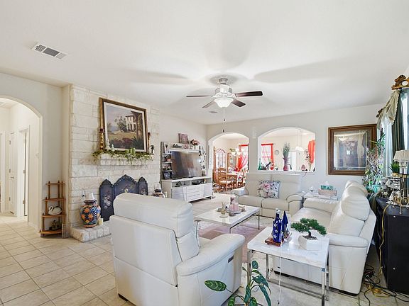 4th image of 310 Durata Dr