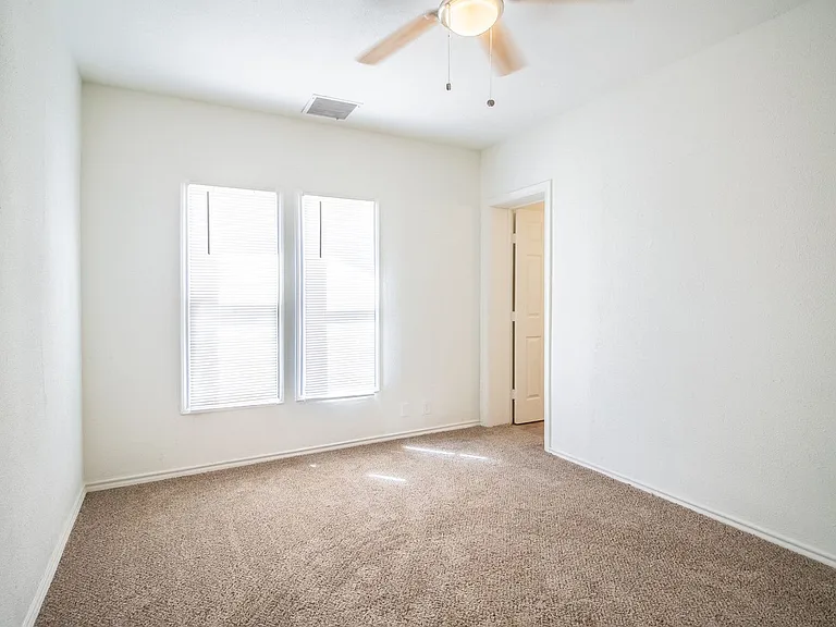 950 W Lynn St — Photo 13