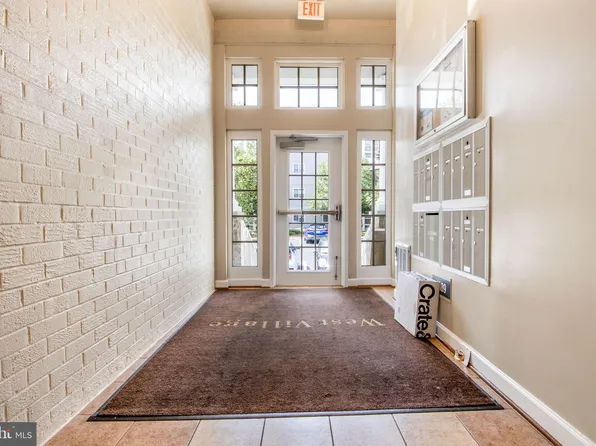 4089 S Four Mile Run Dr Unit 304, Arlington, VA 22204