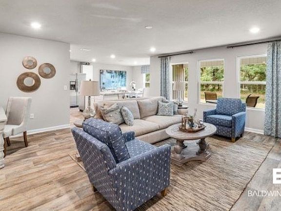 4th image of 371 Preston Way