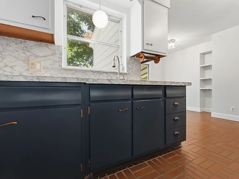 262 E Beaumont Rd — Photo 8