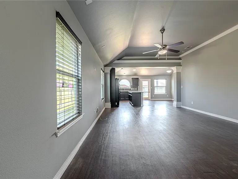 7433 Kolda Dr — Photo 2