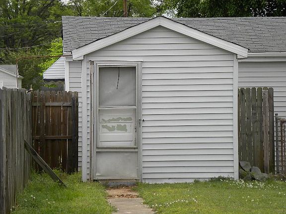 2nd image of 615 Cleveland St