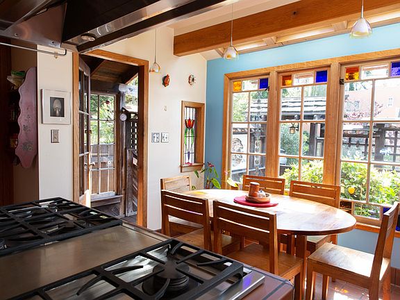 Dining area in kitchen