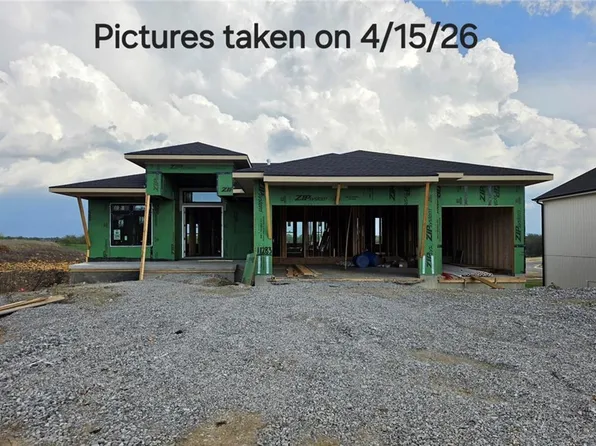 11283 S Sunray Dr, Olathe, KS 66061