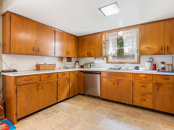 5th image of 560 Woodland Dr