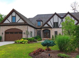 40 Hamlet Ct UNIT 4, Bratenahl, OH 44108