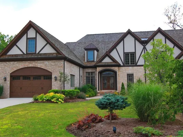 40 Hamlet Ct Unit 4, Bratenahl, OH 44108