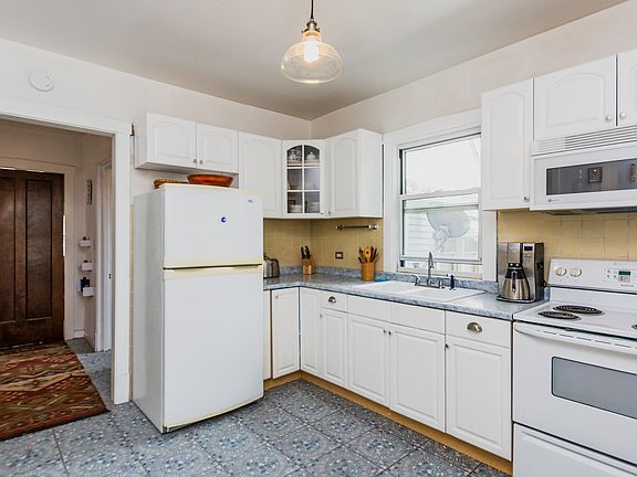 4th image of 3002 N Albany Ave #2