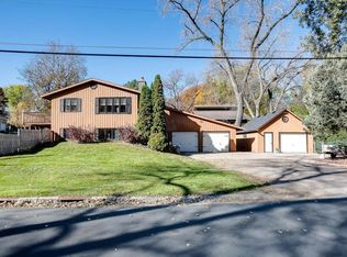 391 E Horseshoe Dr, Saint Paul, MN 55126