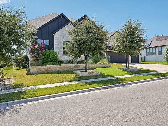2nd image of 2029 Murano Ln