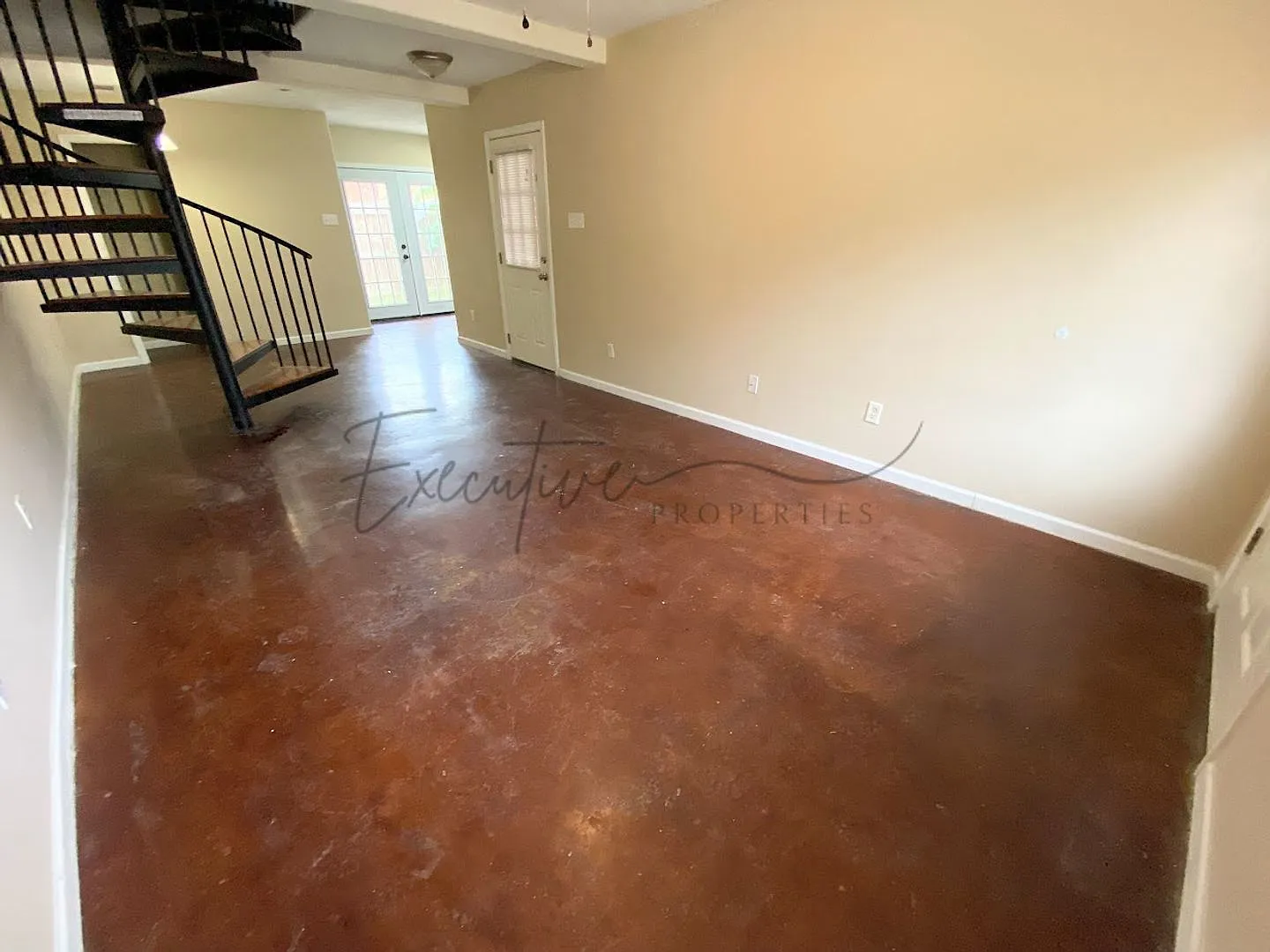 2-Bed, 2.5-Bath Townhouse Walk to McNeese State University! — Photo 3
